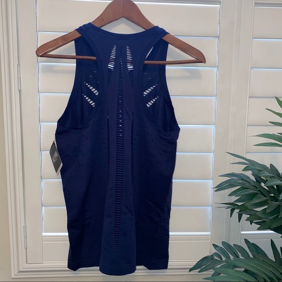 Victoria’s Secret Seamless Perforated Top - Picture 4 of 7